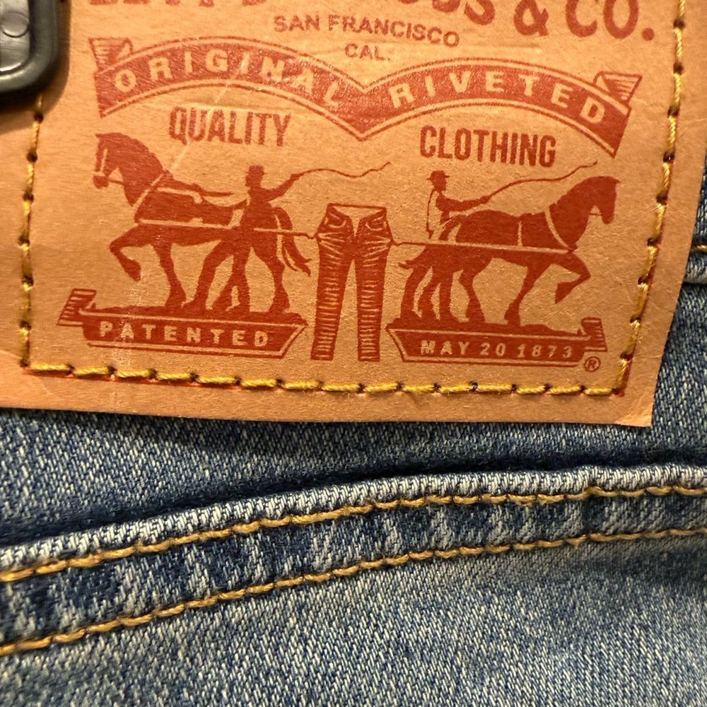 Levi's Boyfriend Jeans - Picture 6 of 7